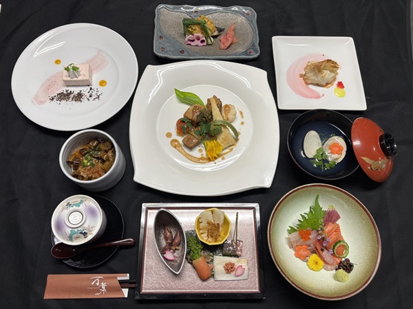ダイニング万葉の四季彩会席